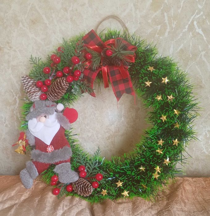 Коледни елха, венец, кошница