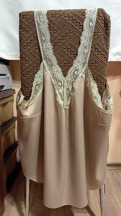 Дамски топ от сатен