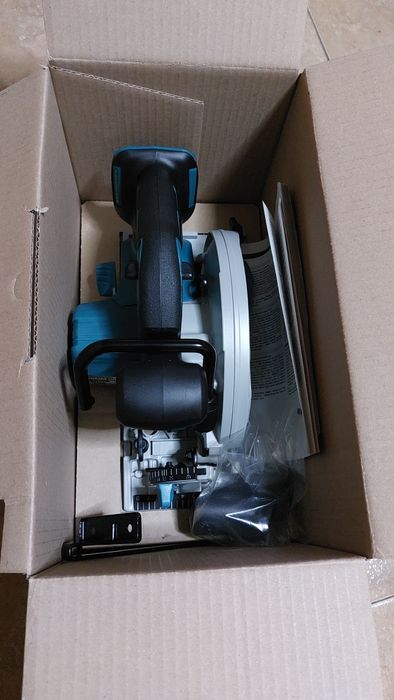 Fierastrau circular pe acumulator Makita DHS680Z