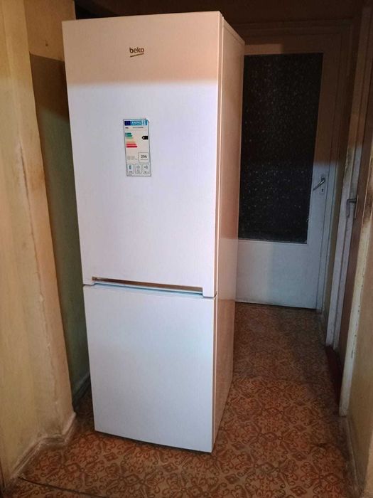 Vând Frigider Beko la prețul de 600 lei.