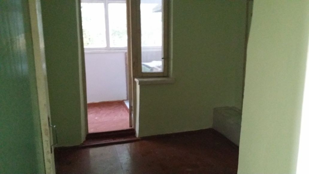 Qarshi shahar viloyat pirakiraturasi yonida