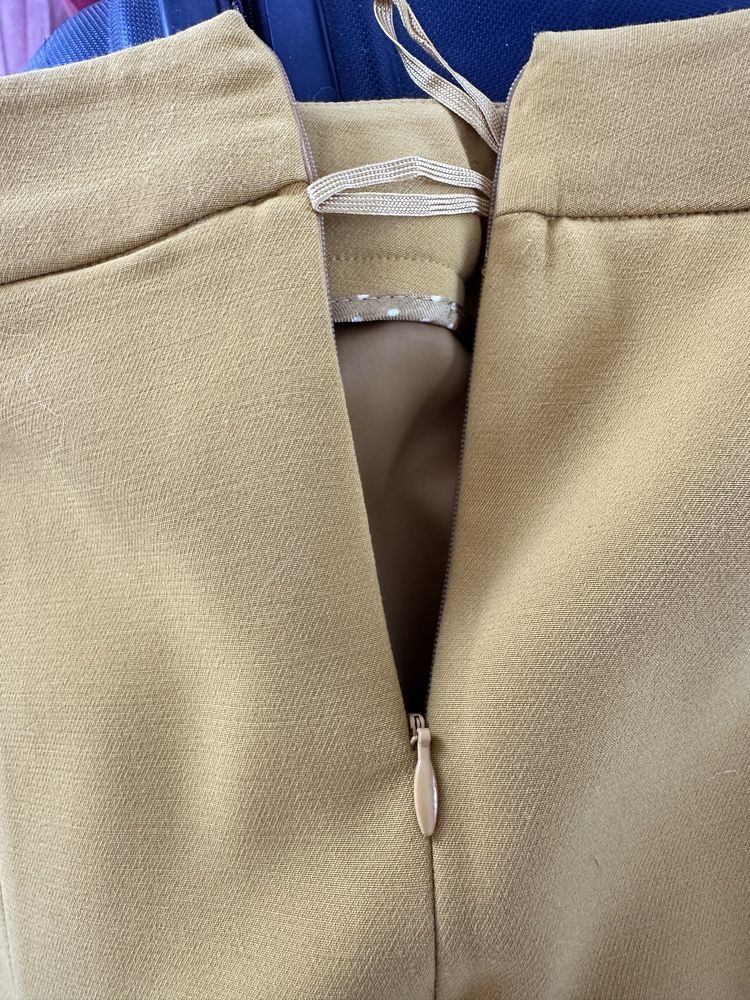 Маркова пола Max Mara weekend в горчичен цвят