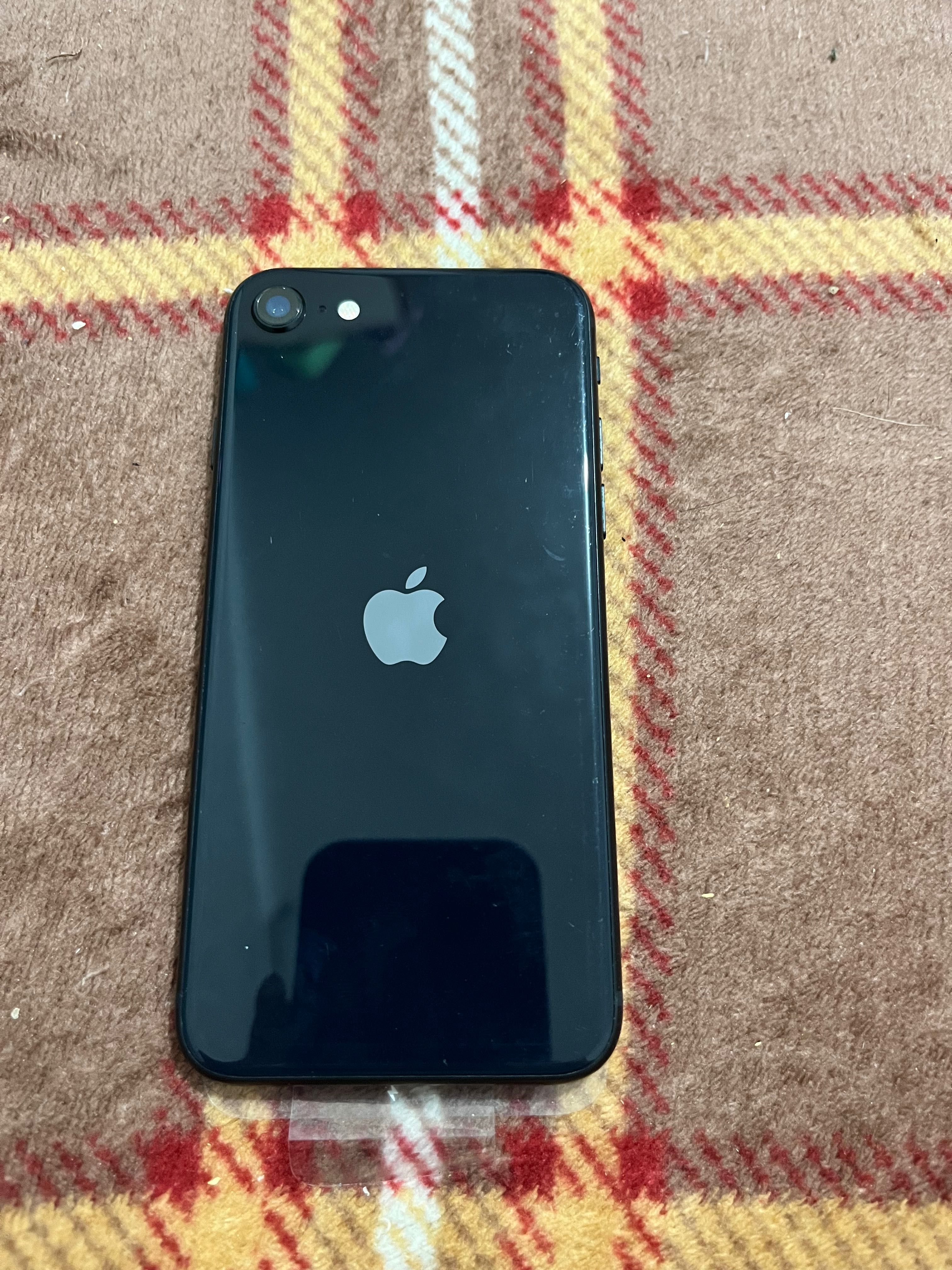 Apple iPhone SE 2022  черный  128Gb