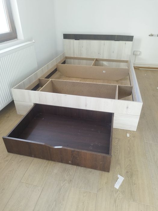 Vând pat cu saltea și sertar aproape nou
