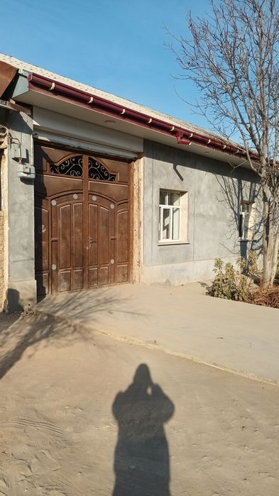 Срочно сотилади Жиззах шахар Олмазор махаллада 4 сотокли ховли уй
