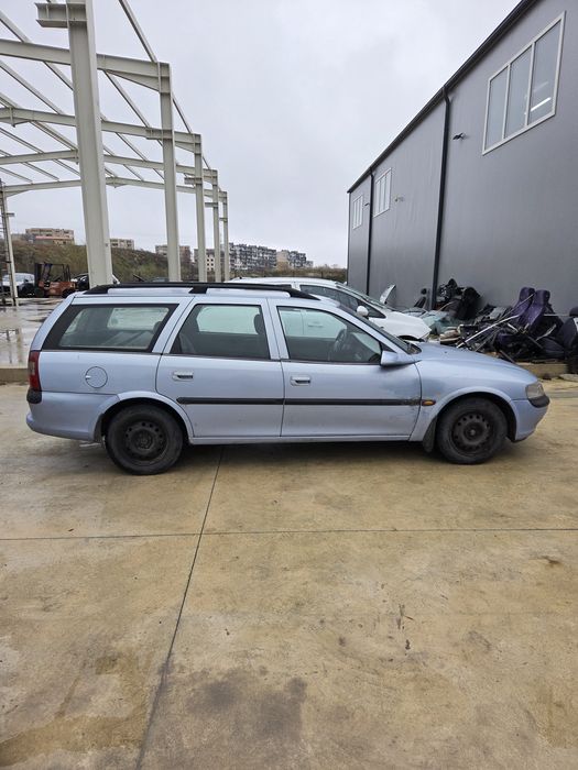 Opel vectra B 1.8i (НА ЧАСТИ)