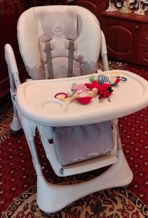 Недорого, универсальный, детский стульчик.