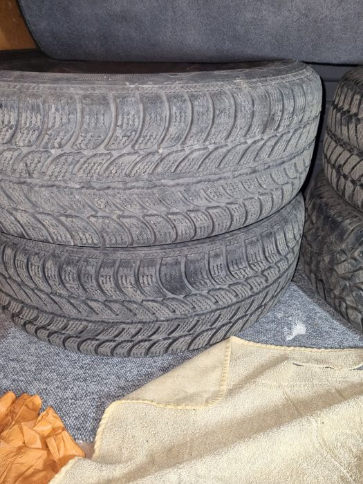 Vînd 4 Cauciucuri iarnă vară aproape noi cu jante  185/65/14