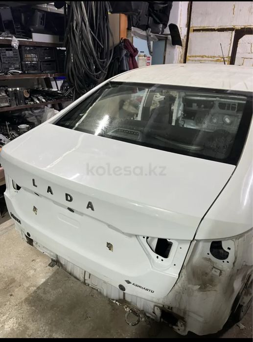 Крышка багажника Лада Веста