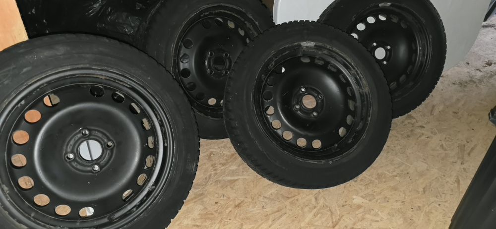 Roti cu jante si cauciucuri de iarna