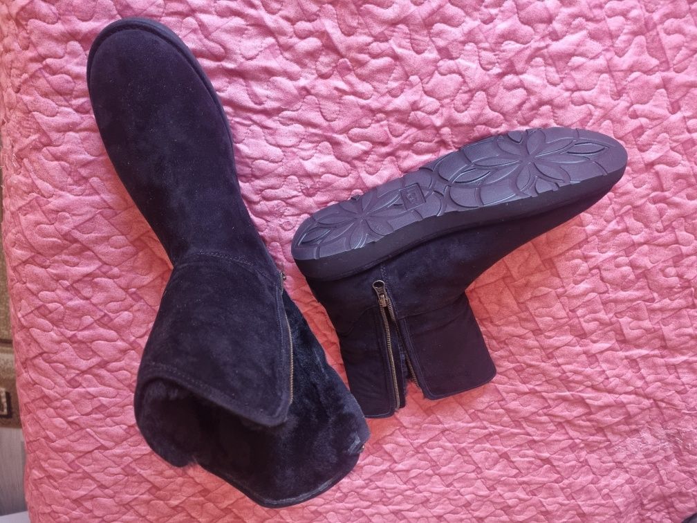 Ghete de damă UGG mărime 12 US,  UK 10,5 sau EU 45+