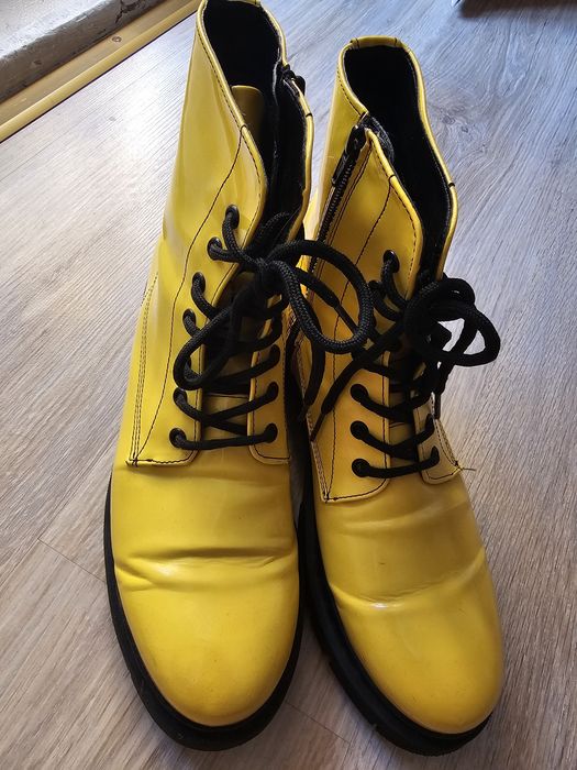 Продам ботинки жёлтого цвета, очень яркие и дерзкие