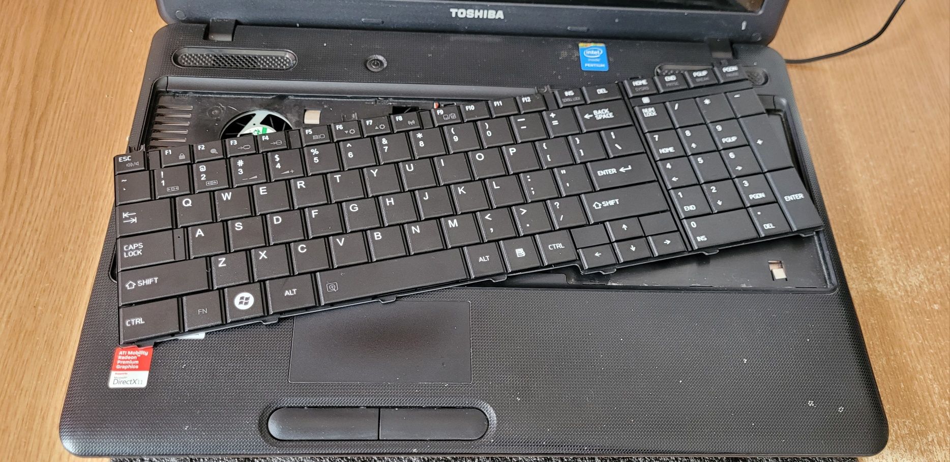 Dezmembrez laptop Toshiba C660