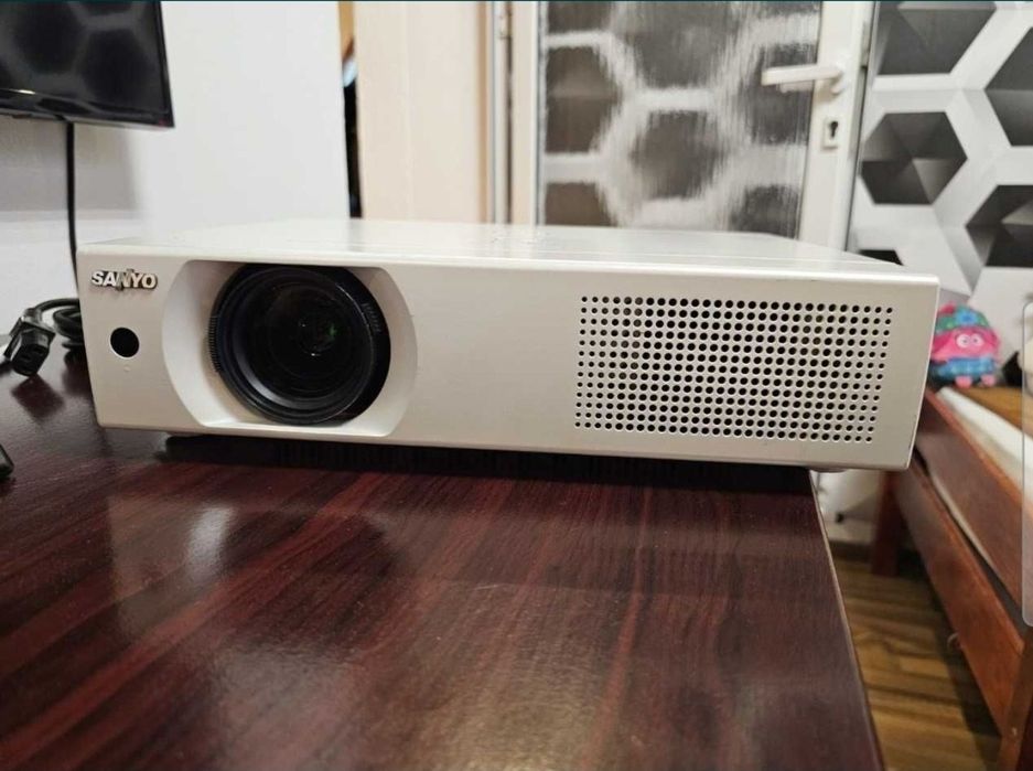 Proiector Sanyo  PLC-WU3800