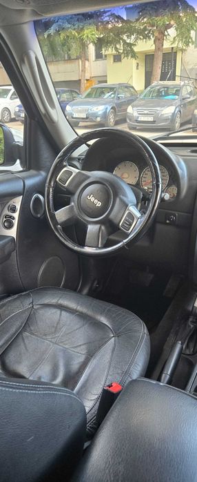 Продавам Jeep Cherokee