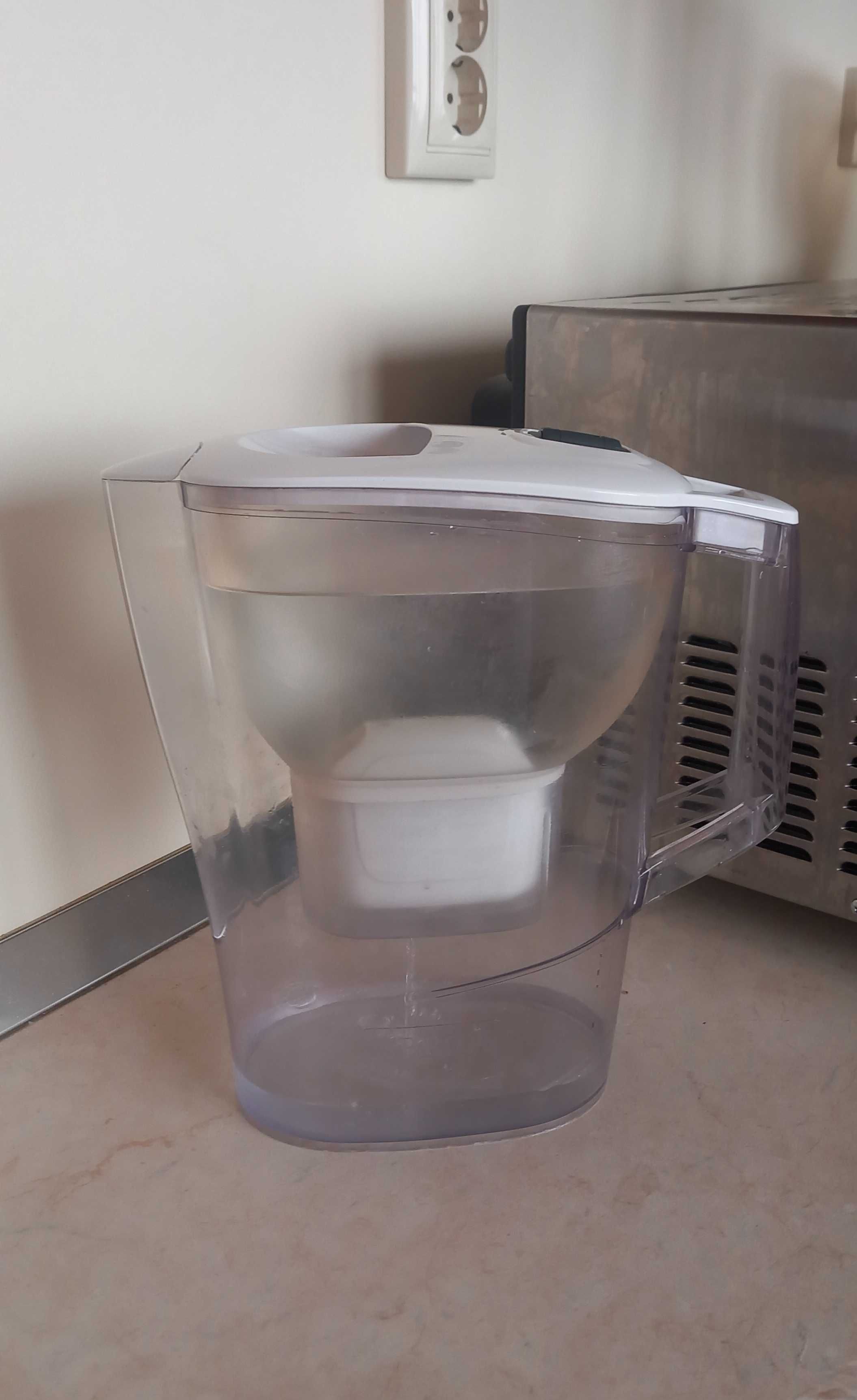 Brita - Филтрираща кана Aluna 2,4 л