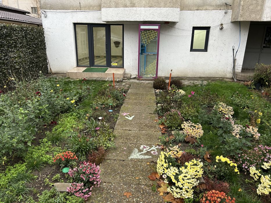 De inchiriat spatiu comercial de 50 m” linga Non Stop ,Capsa . Barlad