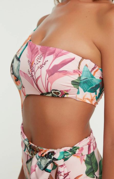 Costum de baie intreg