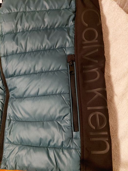 Vesta Calvin Klein noua cu eticheta