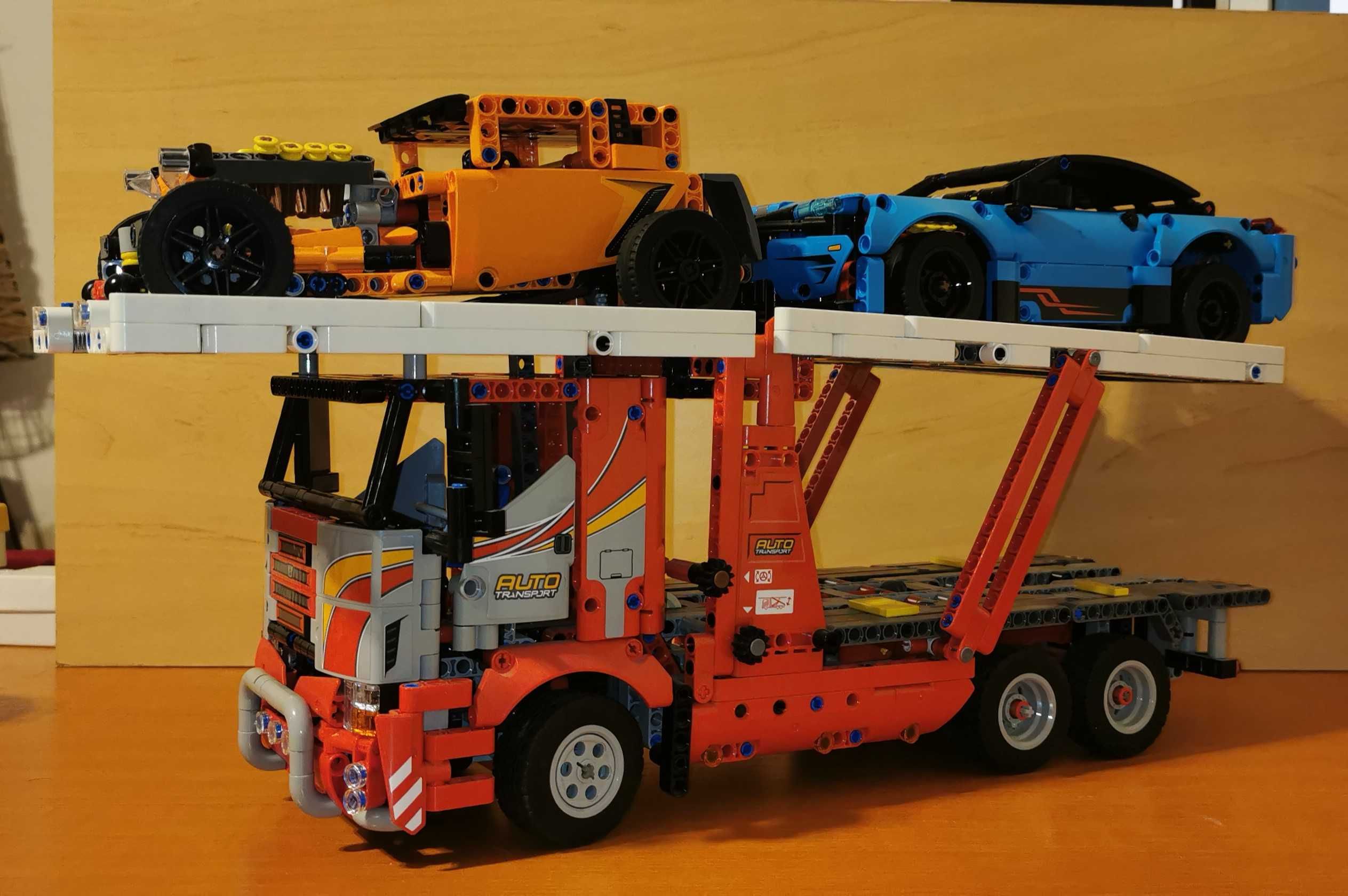 Lego Technic 42098 - Автовоз + 42093 Chevrolet Corvette ZR1