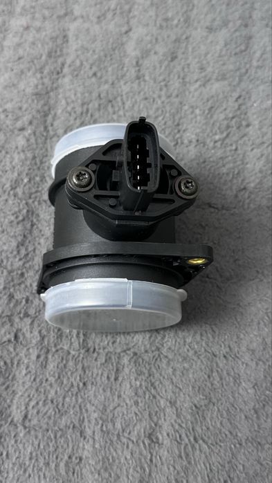 Продам датчик расхода воздуха новый