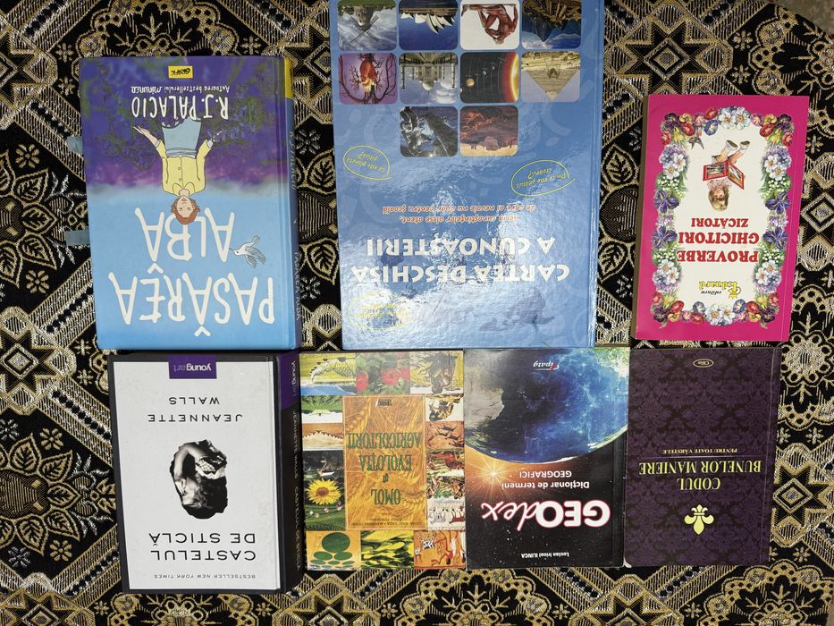 Vand carti adolescenti la jumatate de pret