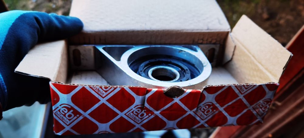 Vând rulment intermediar cardan pt Mercedes E  E250 4matic W212 S212