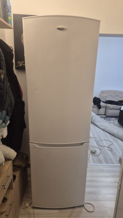 Vând frigider Whirlpool