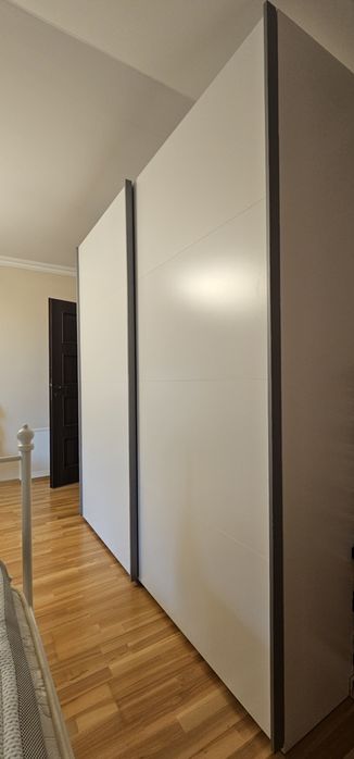 Dulap Ragberg alb (Jysk) cu usi glisante