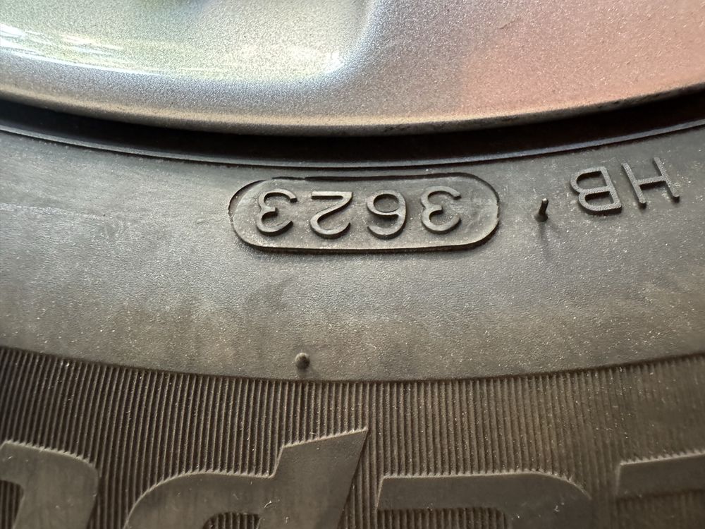 Оригинални джанти за Опел  15ц с почти нови зимни гуми Hankook