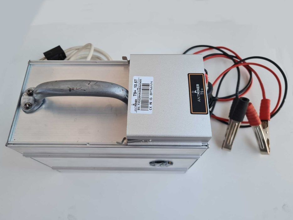 12V Токоизправител за стартиране на двигателя при изтощен акумулатор