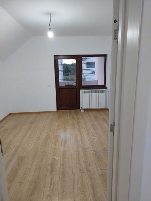OCAZIE ! Vand casa cu vedere la lac