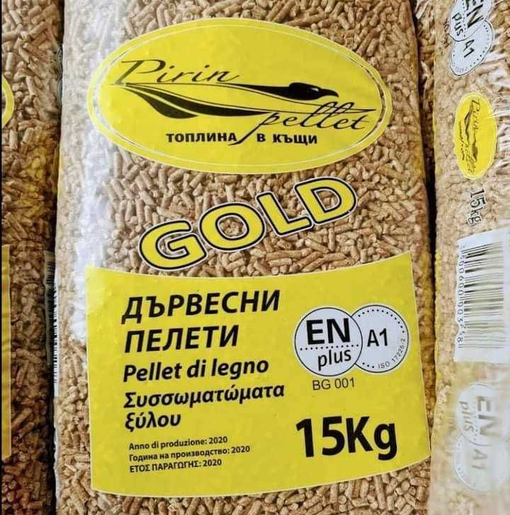 Продавам дървесни пелети