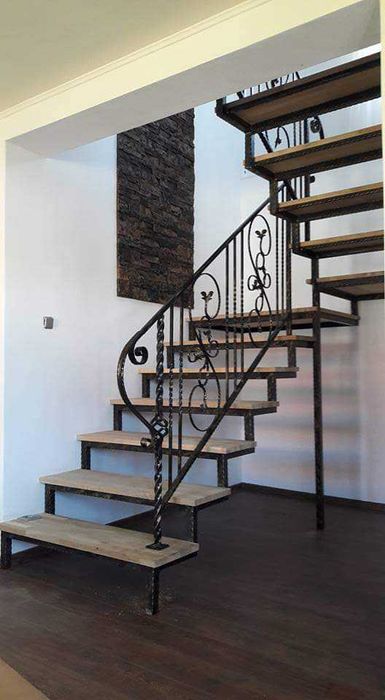 Scari metalice interioare și exterioare