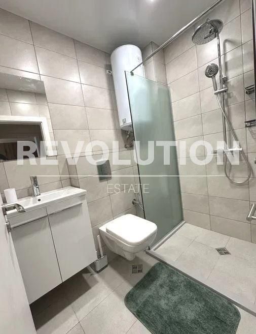 Двустаен апартамент в района на м-т Пчелина!