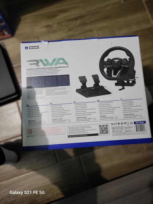 Playstation 4 + volan s pedali