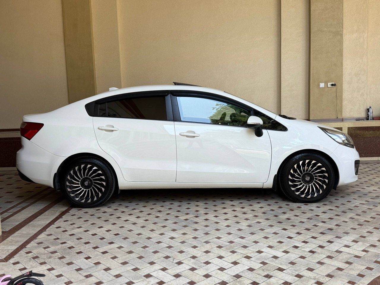 Автомобиль KIA RIO