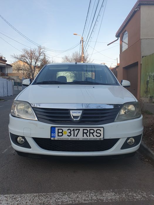 Vând Dacia logan