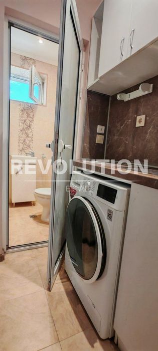 Дава се под наем Едностаен апартамент в Пловдив, Център - 30 кв.м за 275 € - Снимка #2