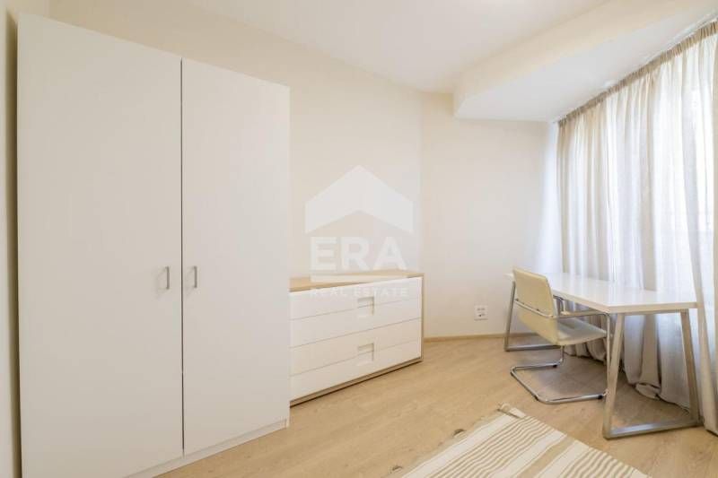 Дава се под наем Тристаен апартамент в София, Лозенец - 161 кв.м за 2000 € - Снимка #9