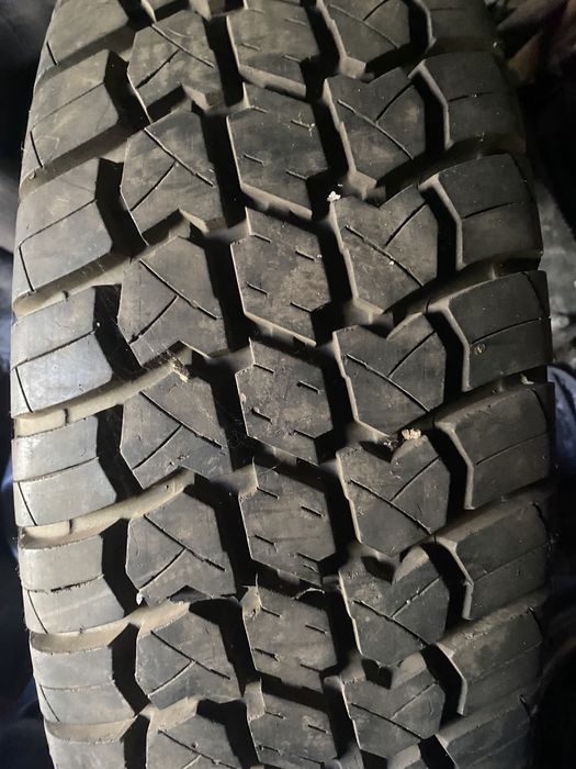 Резина  на джип 2 колеса31.5T 15