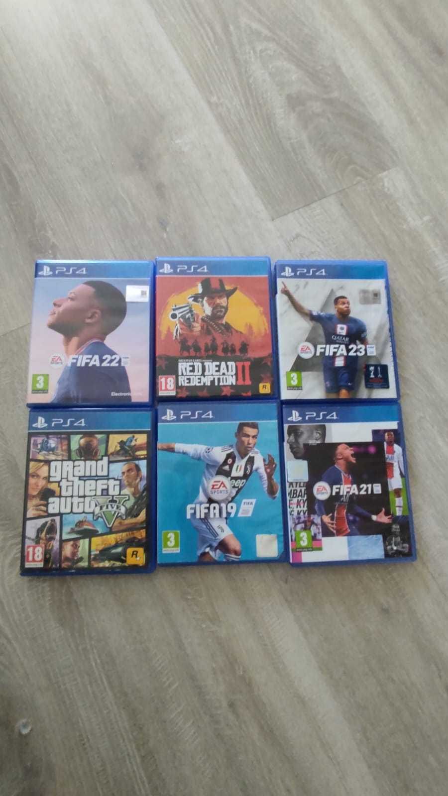 Vand jocuri pentru ps4.