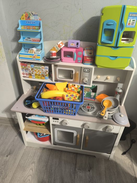 Vând bucătărie copii