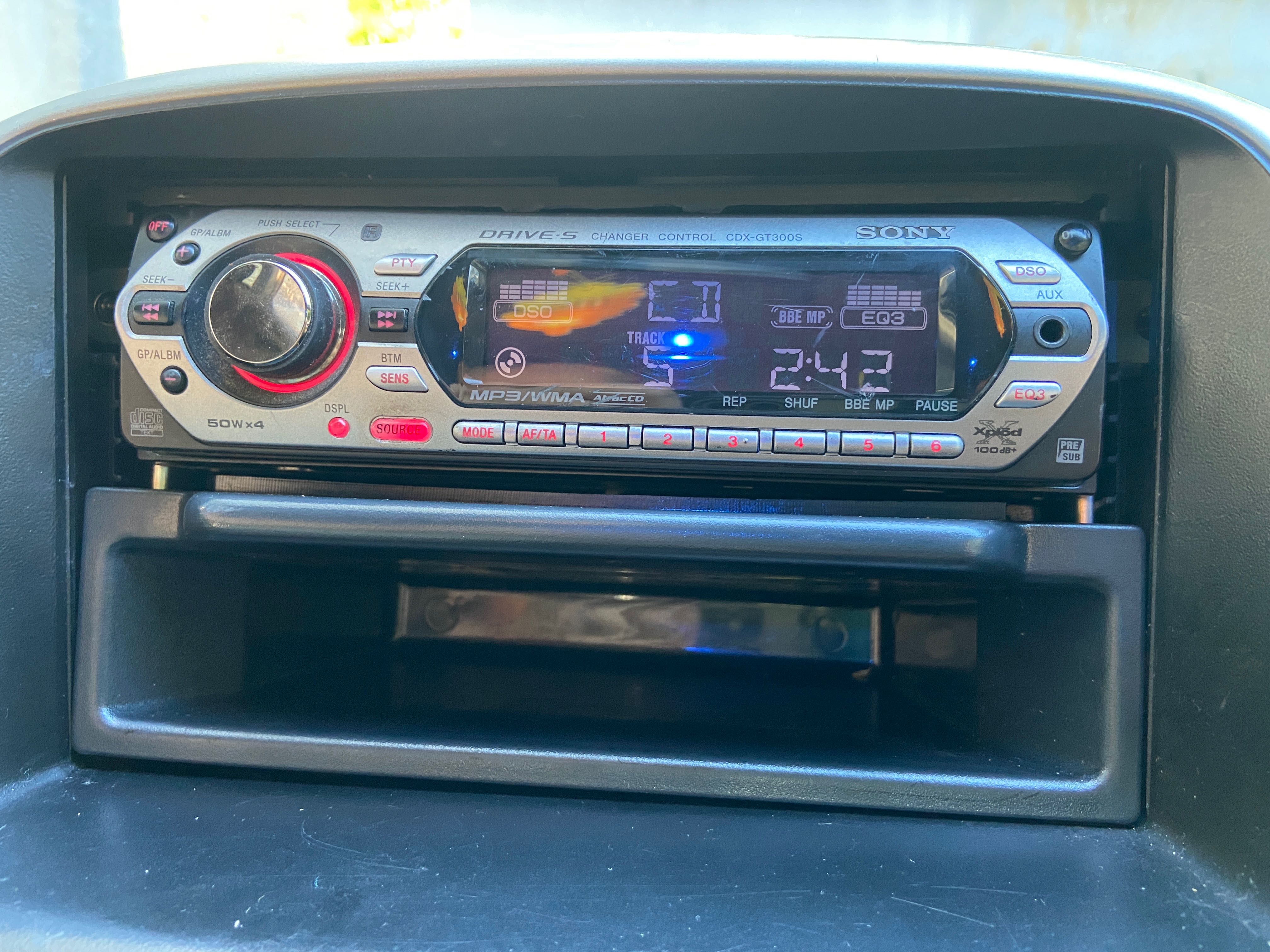 Плейър за кола Sony CDX