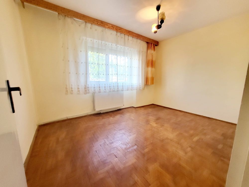 Vand apartament decomandat