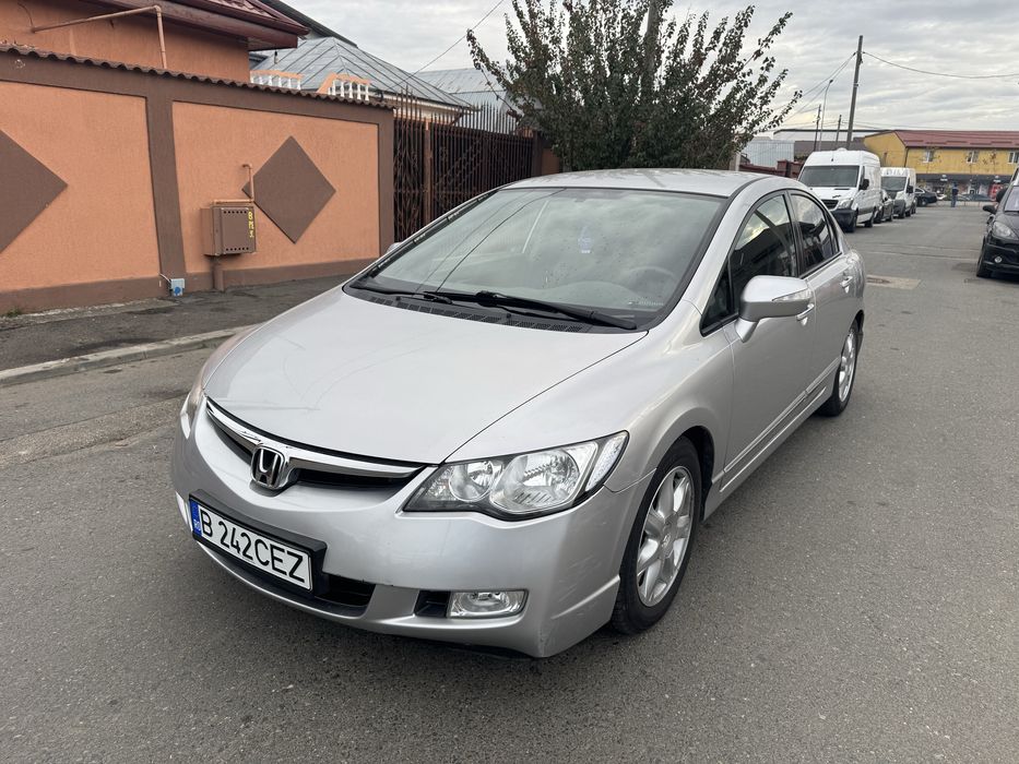 Honda Civic sedan 1.3 benzina hibrid 51.000km reali