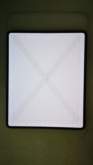 Samsung Z FOLD3 5G Перфектен, без забележки.
