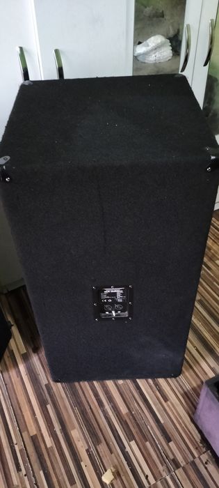 Vând boxă activă și un tub de bass