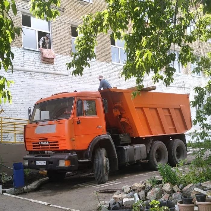 Аренда грузовых автомобилей Зил Камаз. Услуги самосвалов.