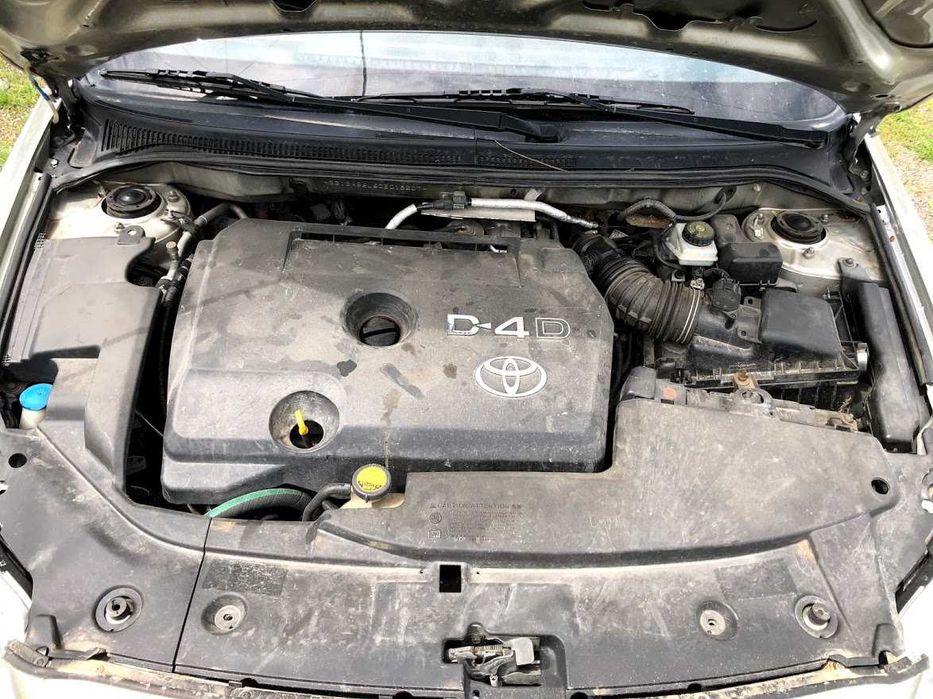 Toyota avensis D4D 2.2 На части